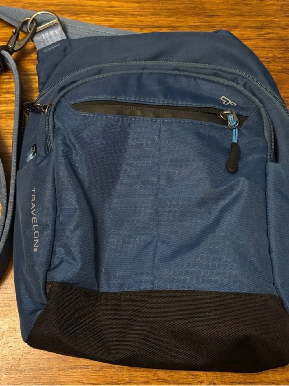 Travelon Anti-Theft Active Tour Bag - Messenger style, hardy, excellent